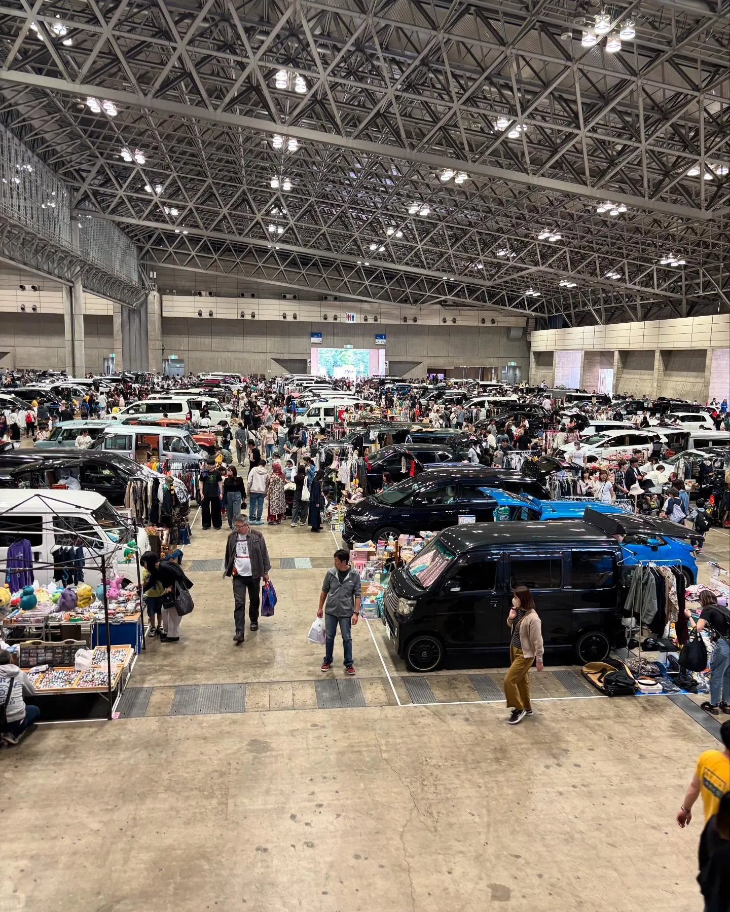 ゴールデンウィークの最終日、恒例の幕張フリーマーケットに行っ...