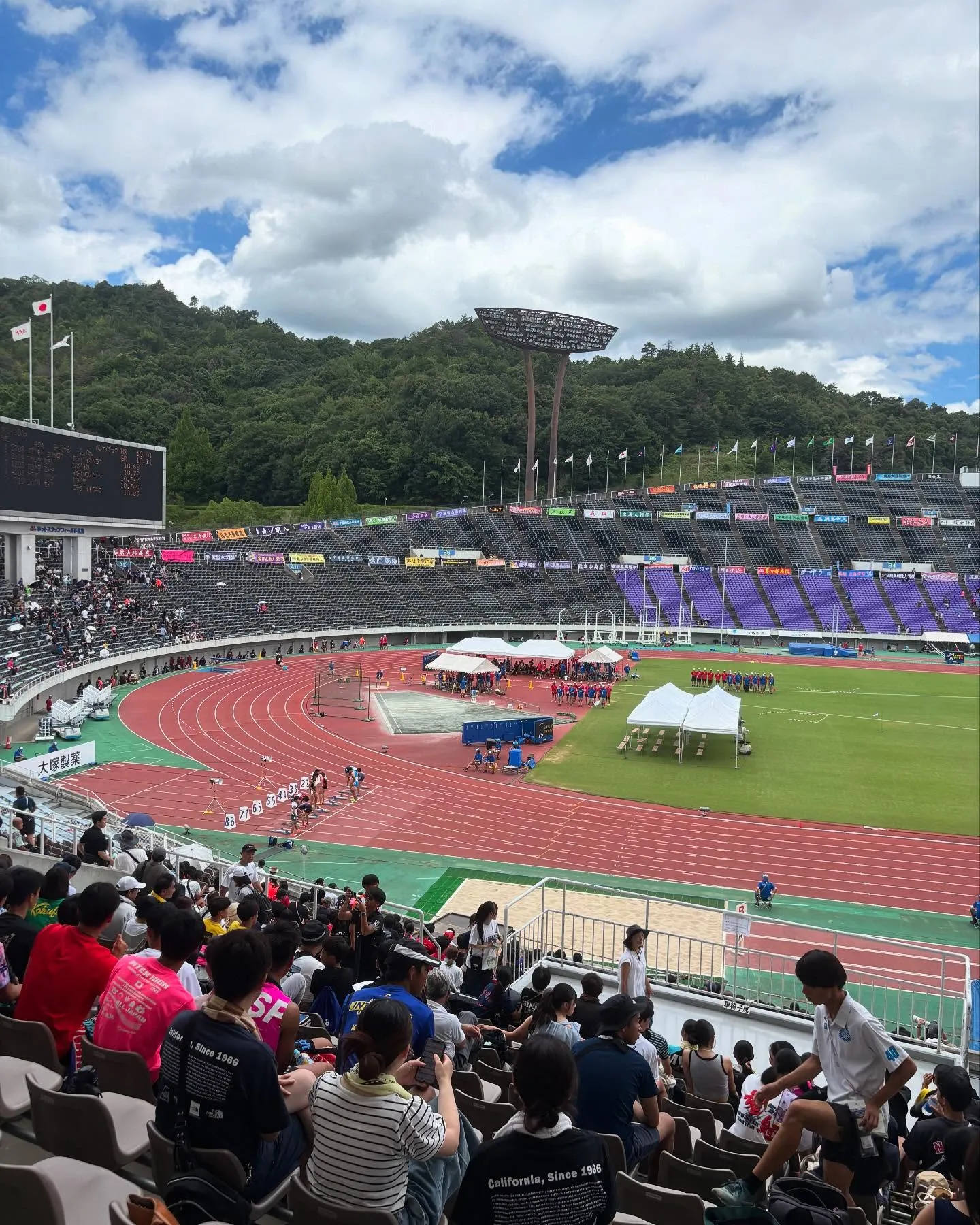 全国高校総体での陸上競技のトレーナー活動のご依頼をいただき、...