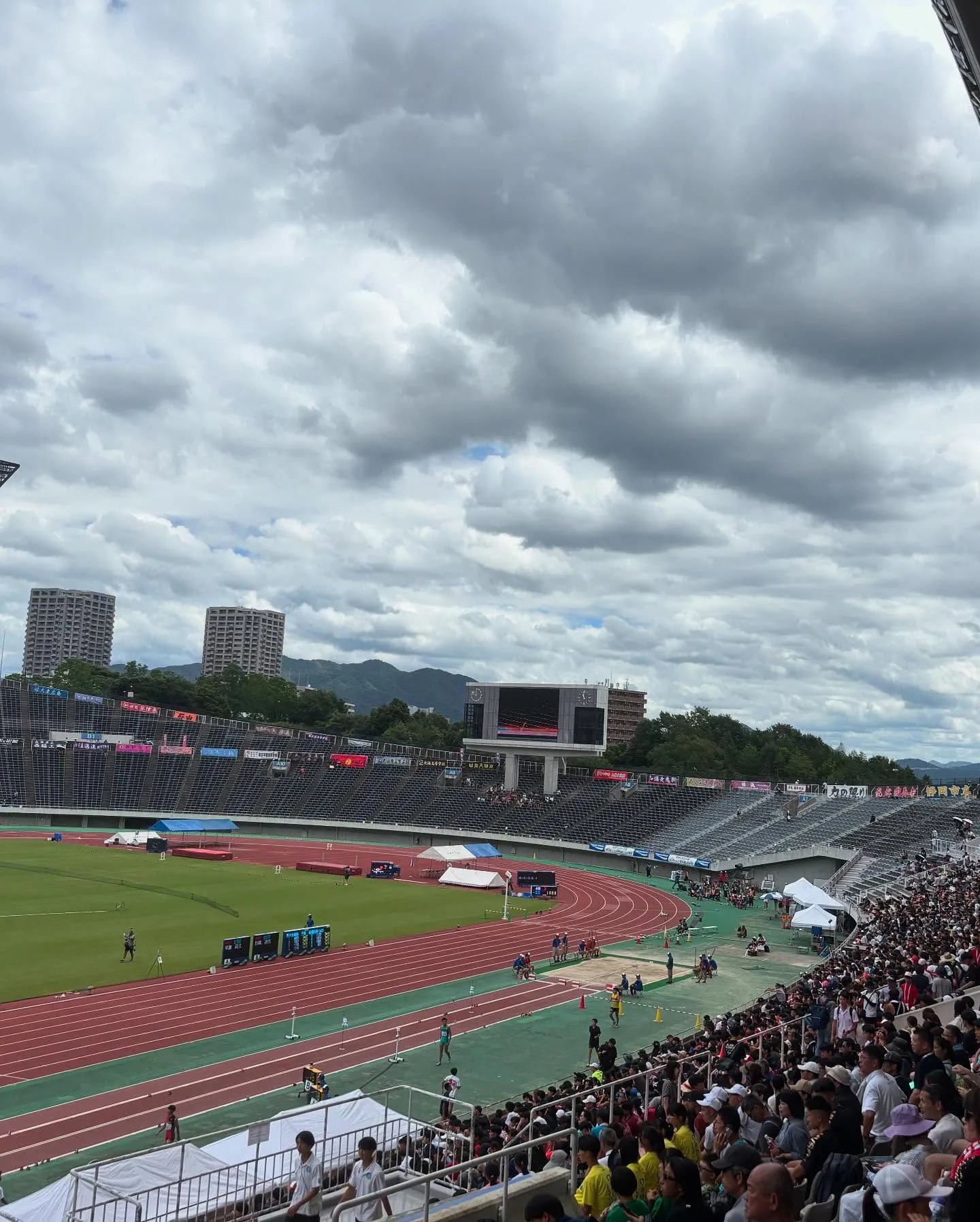 全国高校総体での陸上競技のトレーナー活動のご依頼をいただき、...